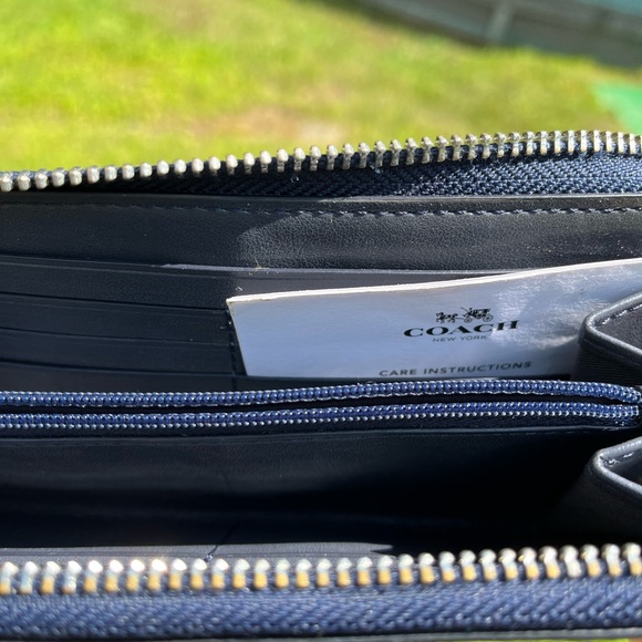 coach wallet - Picture 2 of 2